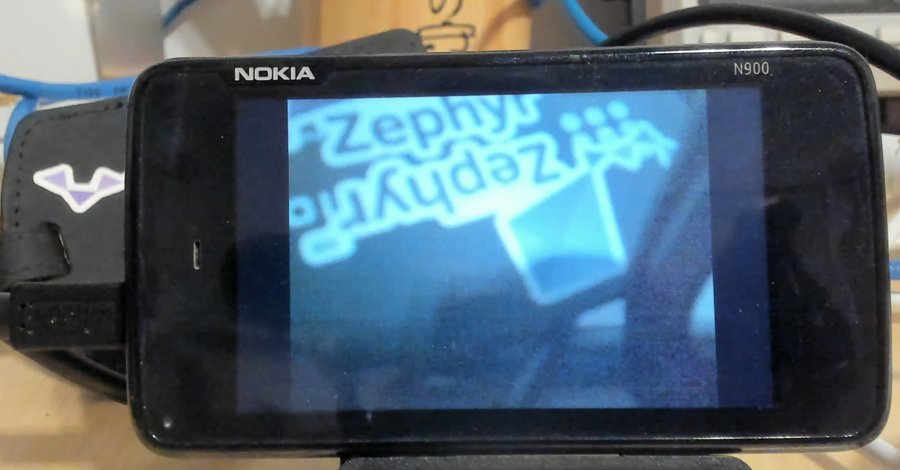 The N900 preview showing a Zephyr logo, upside down