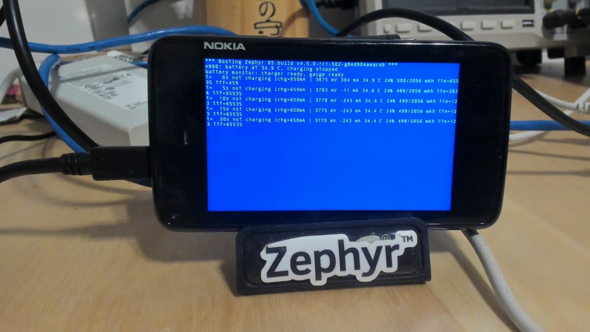 N900 console showing charging stopped at 34.9 C and negative battery current
