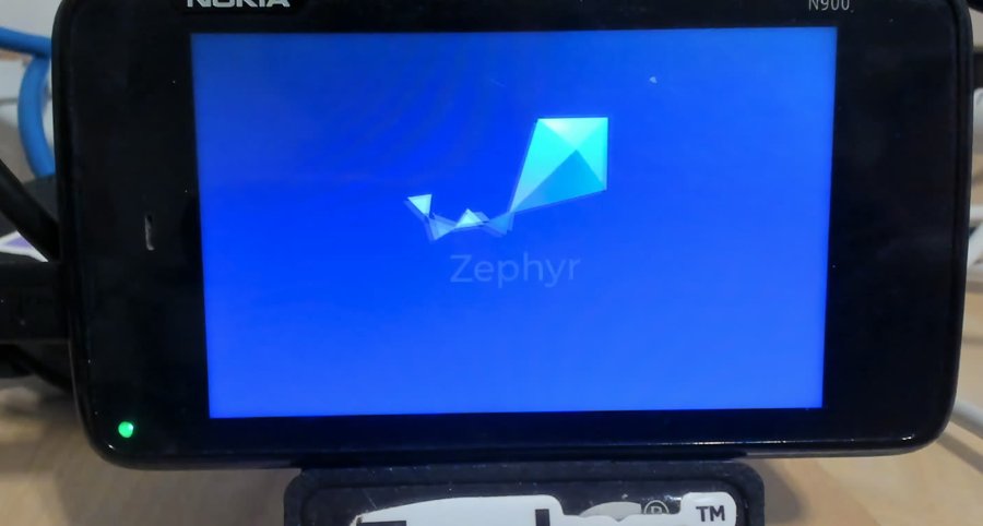 Boot splash with the Zephyr kite and the word Zephyr fading in